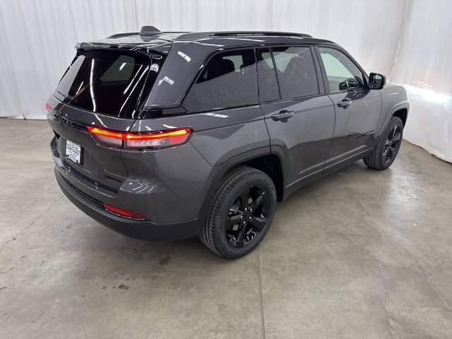 New 2025 Jeep Grand Cherokee Limited w/ Black Appearance Package image 27