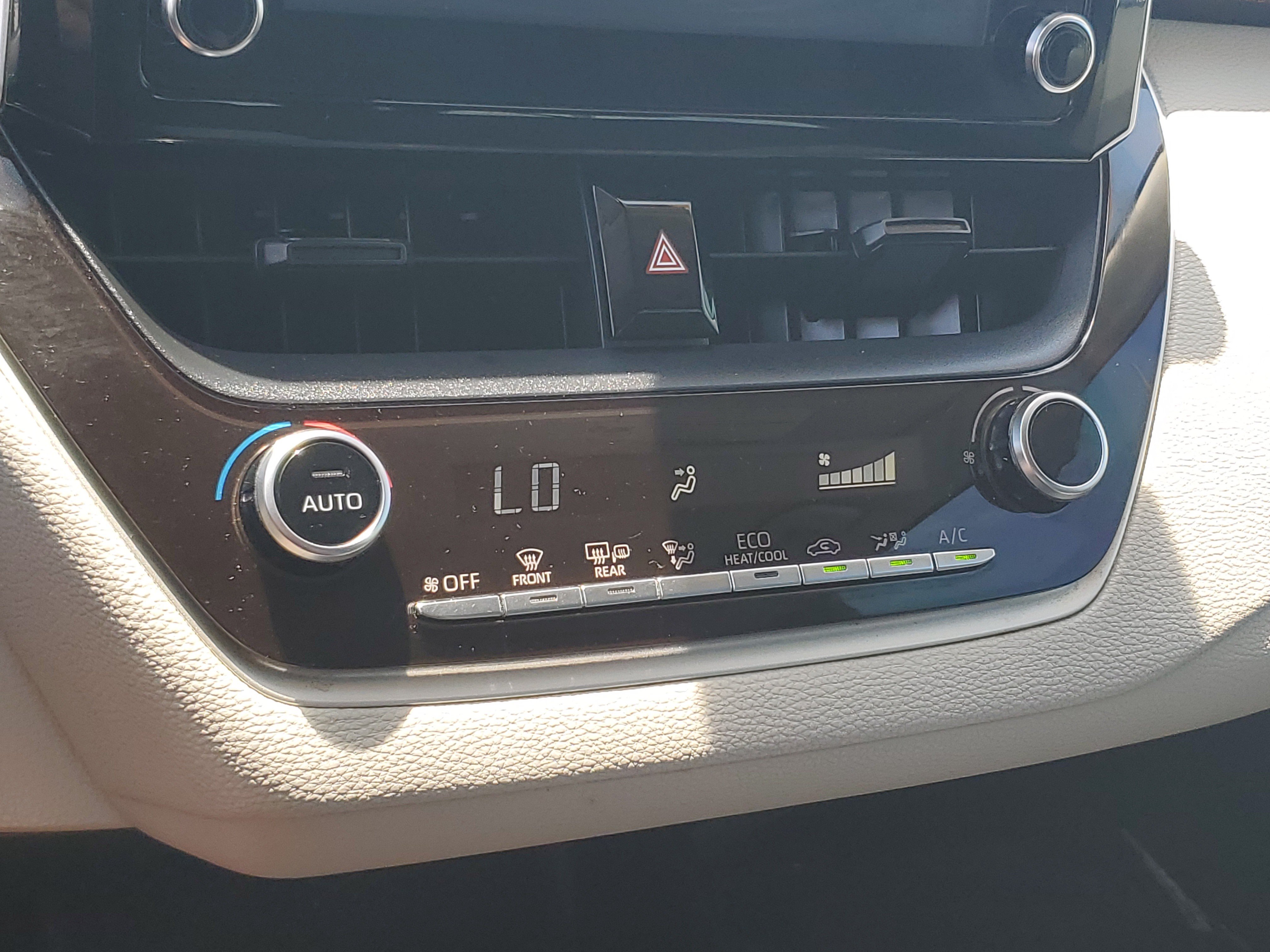 Used 2020 Toyota Corolla LE w/ Carpet Mat Package (TMS) FWD image 25