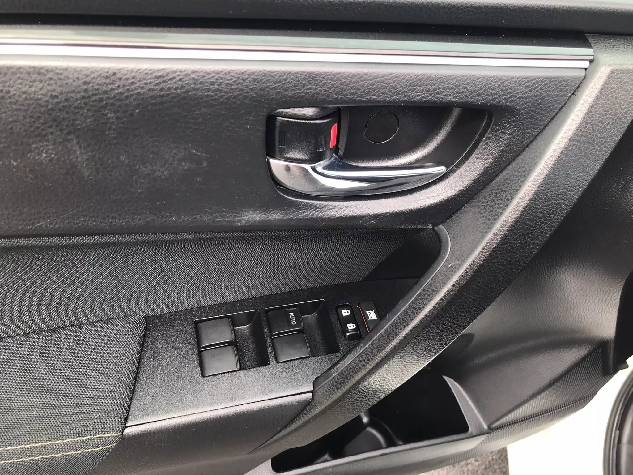 Used 2018 Toyota Corolla LE image 11