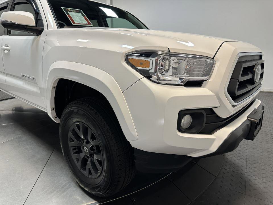 Certified 2023 Toyota Tacoma SR5 image 3