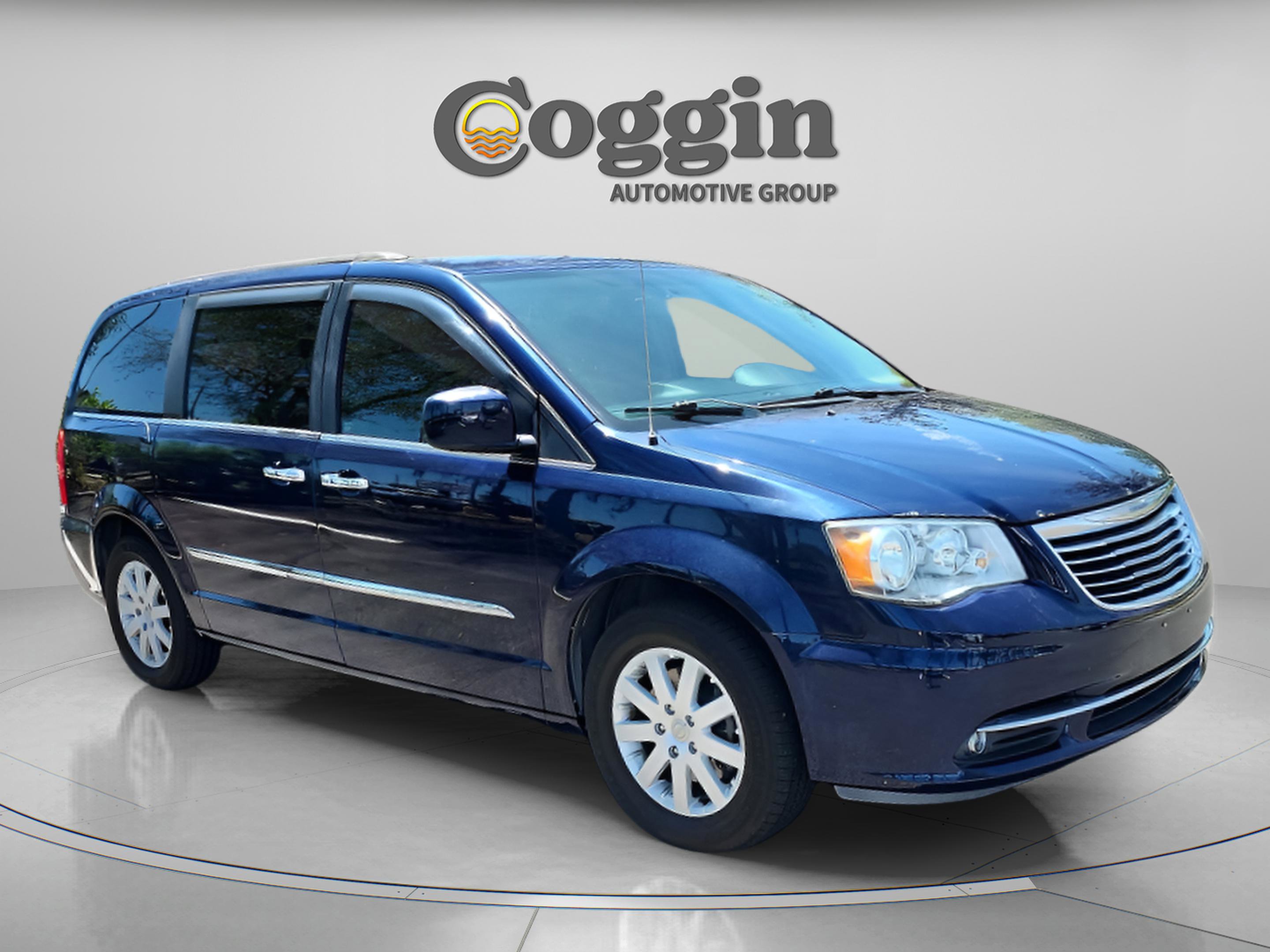 Used 2015 Chrysler Town & Country Touring w/ Driver Convenience Group FWD image 7