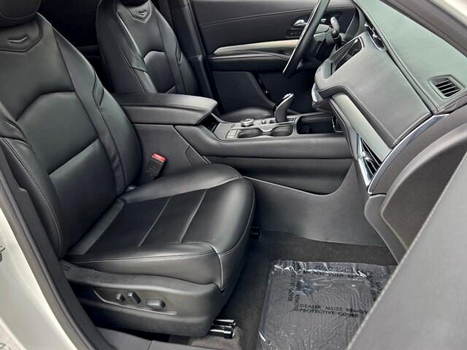 Used 2022 Cadillac XT4 Premium Luxury w/ Enhanced Visibility Package FWD image 16
