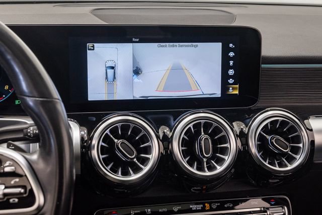 Used 2023 Mercedes-Benz GLB 250 4MATIC w/ Premium Package image 13