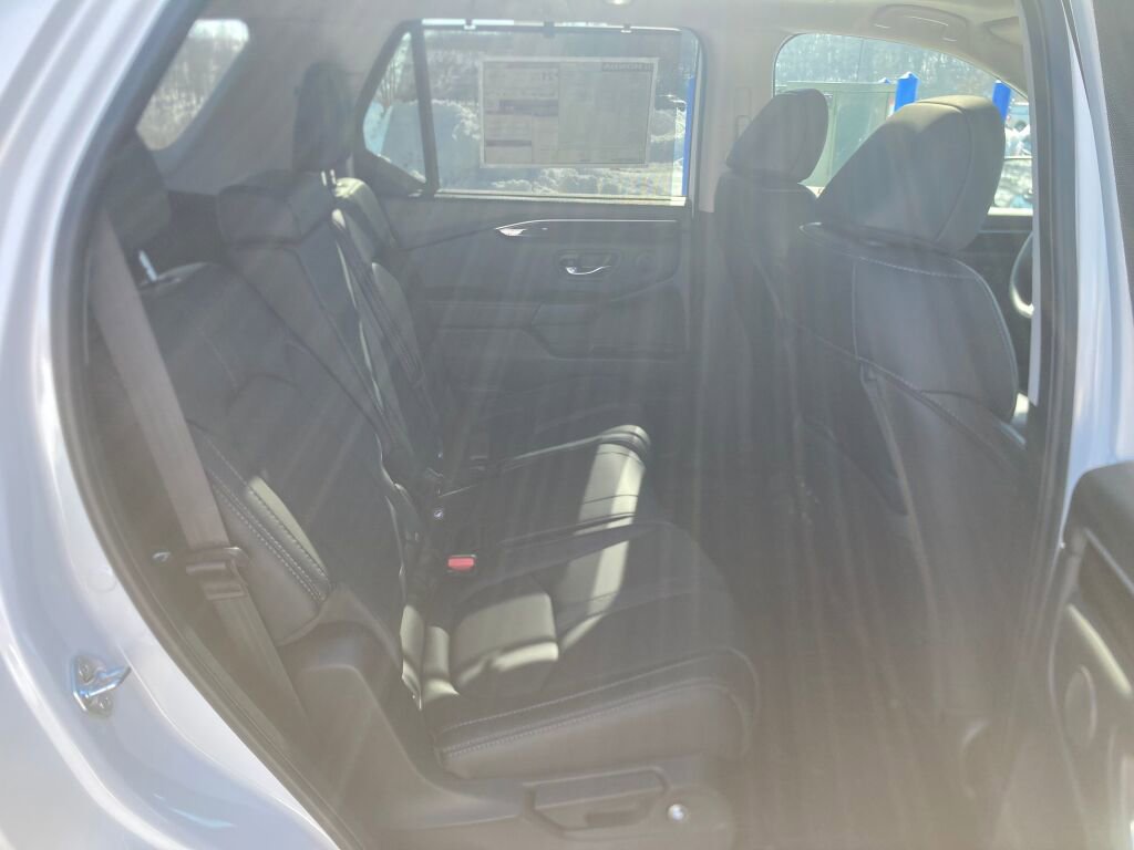 New 2025 Honda Pilot Touring image 6