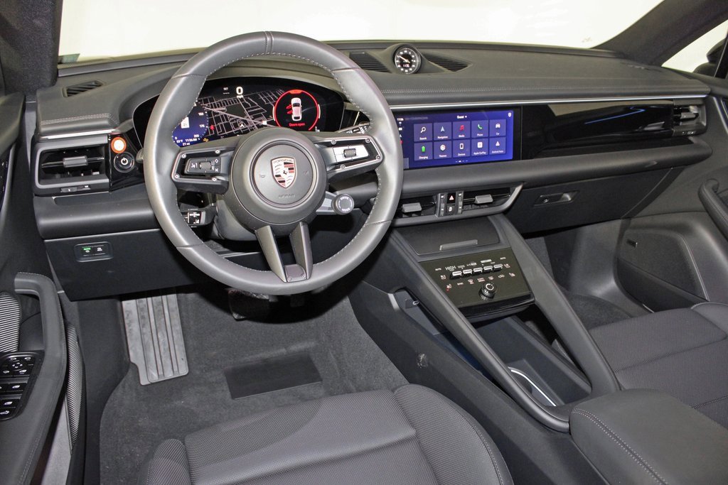 Used 2025 Porsche Macan Electric image 4