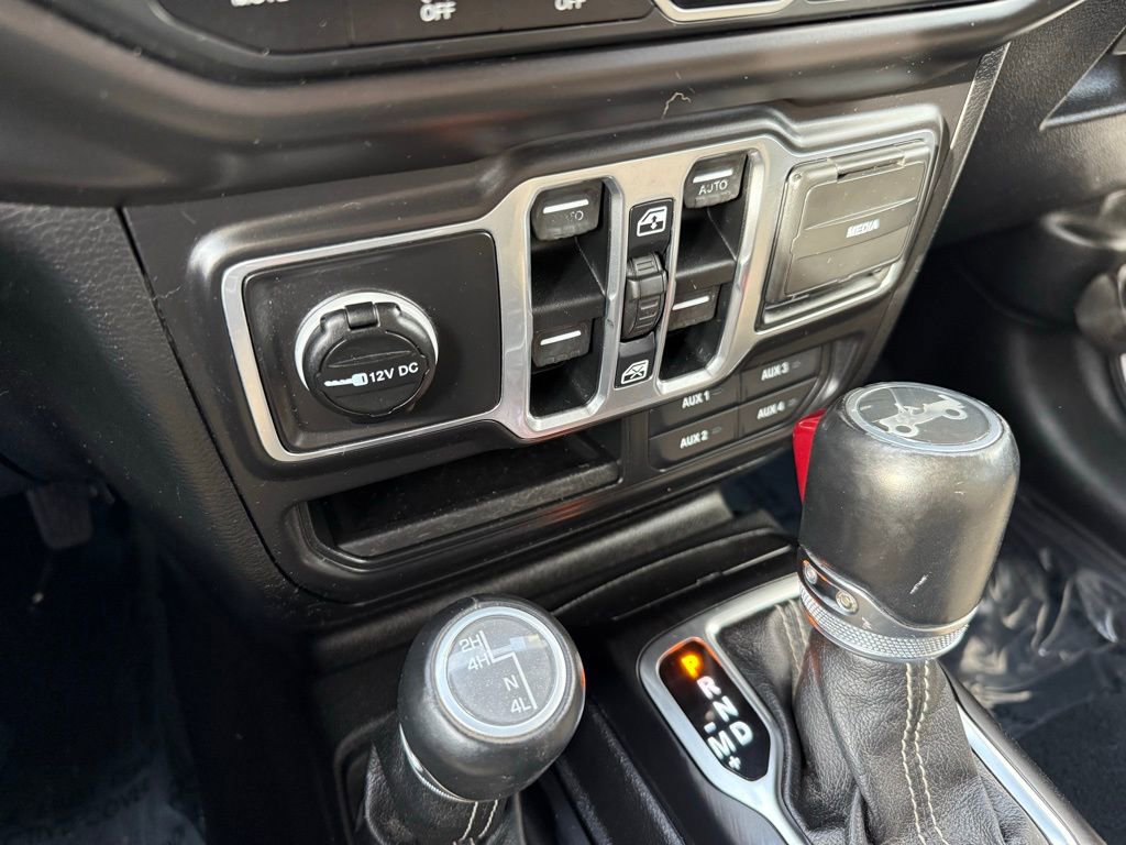 Used 2018 Jeep Wrangler Unlimited Sahara image 24