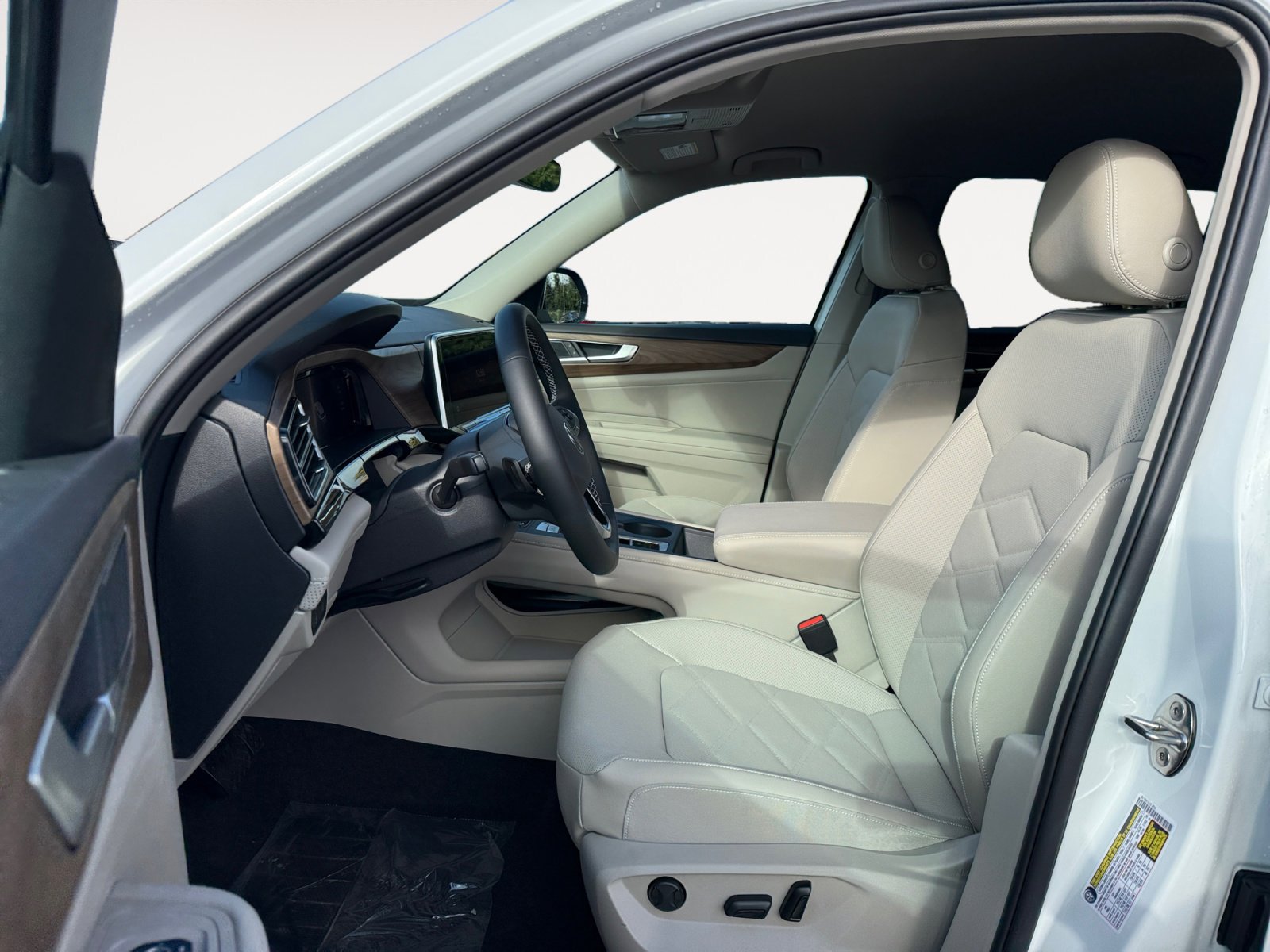 New 2026 Volkswagen Atlas SE image 10