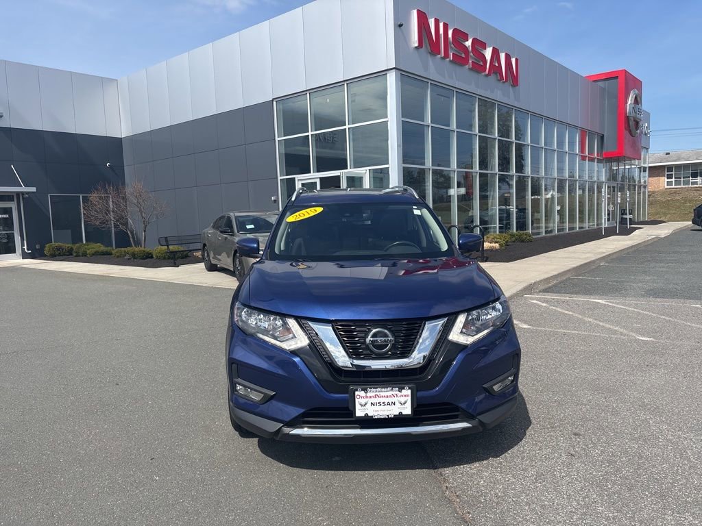 Used 2019 Nissan Rogue SV w/ Sun & Sound Touring Package image 2