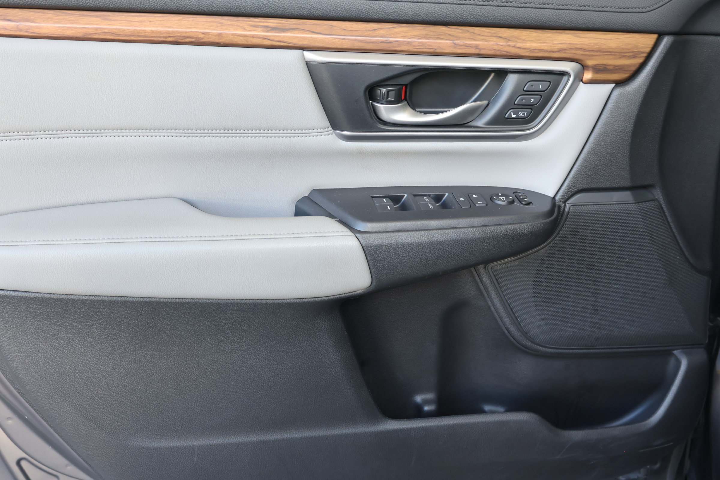Used 2018 Honda CR-V Touring image 12