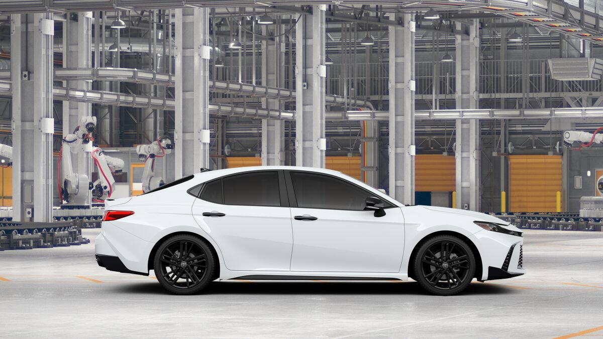 New 2026 Toyota Camry Hybrid FWD image 15