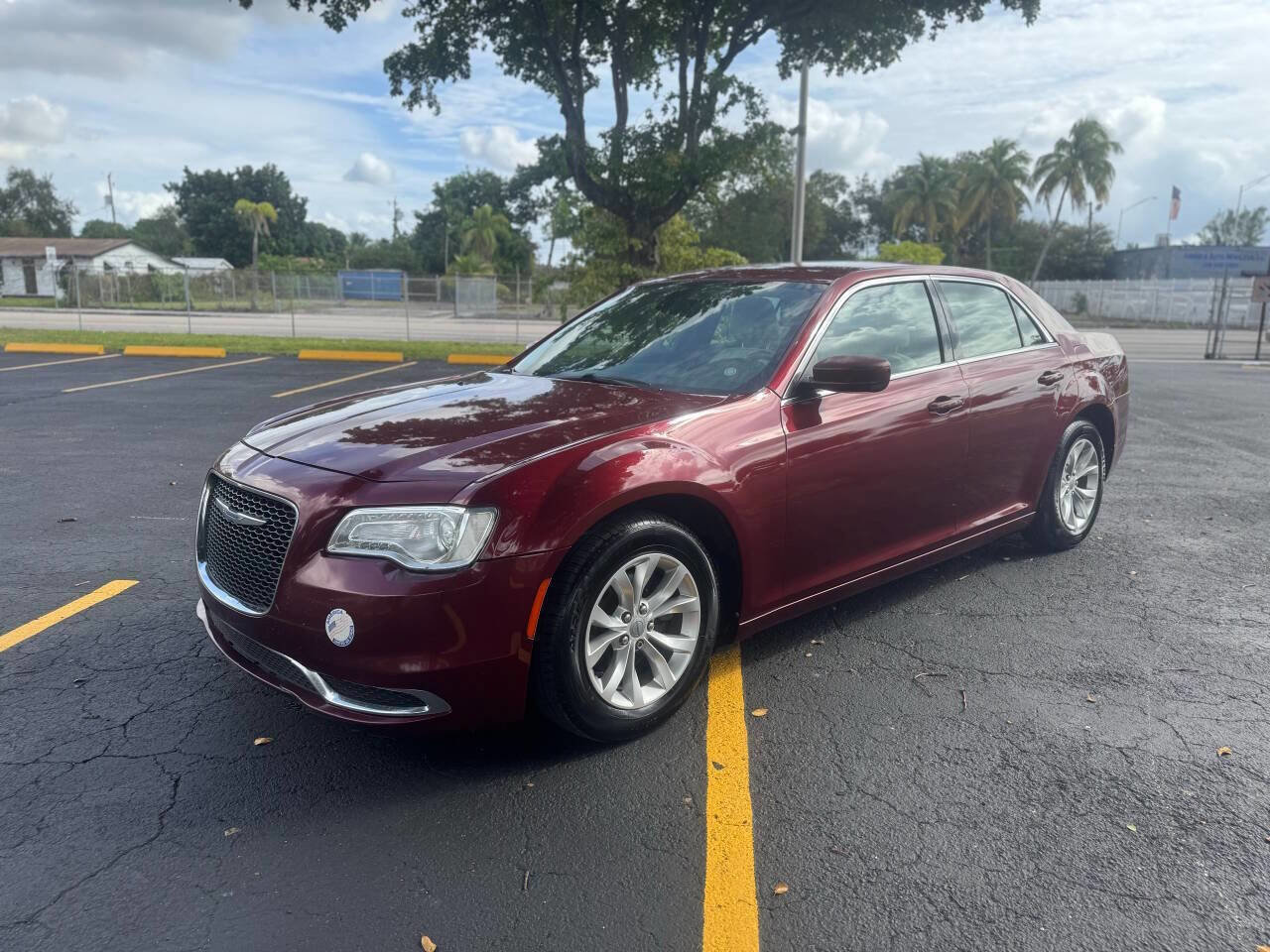 Used 2019 Chrysler 300 Touring image 1