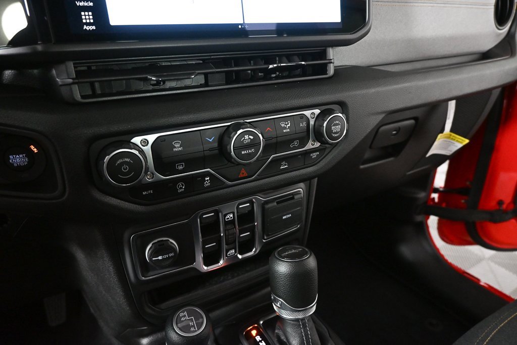 Used 2025 Jeep Gladiator Sport image 12