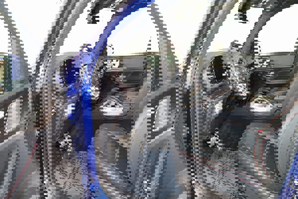 Used 2022 Mercedes-Benz GLE 53 AMG 4MATIC w/ 3rd Row Seat Package image 61