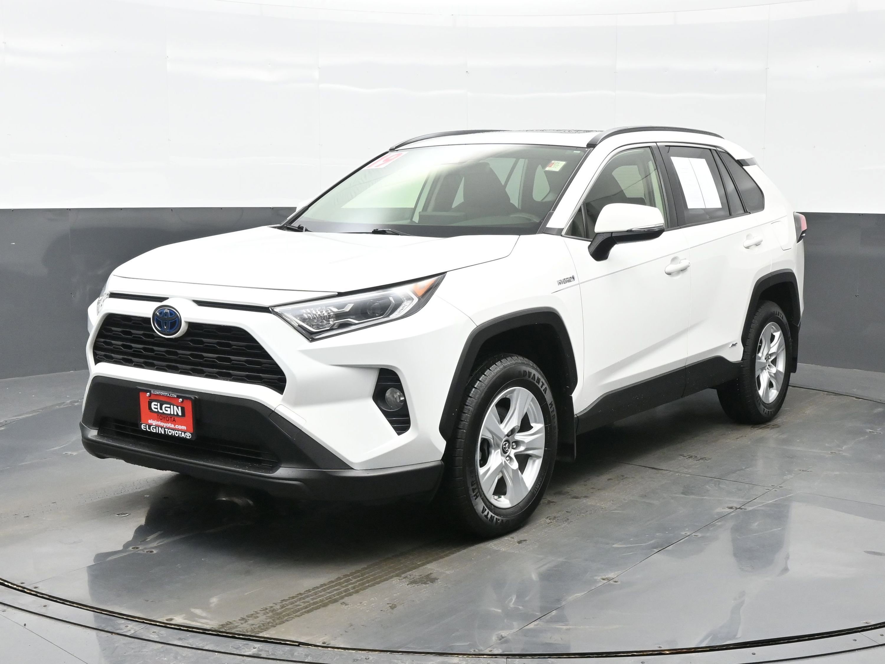 Used 2019 Toyota RAV4 XLE w/ Carpet Mat Package image 2