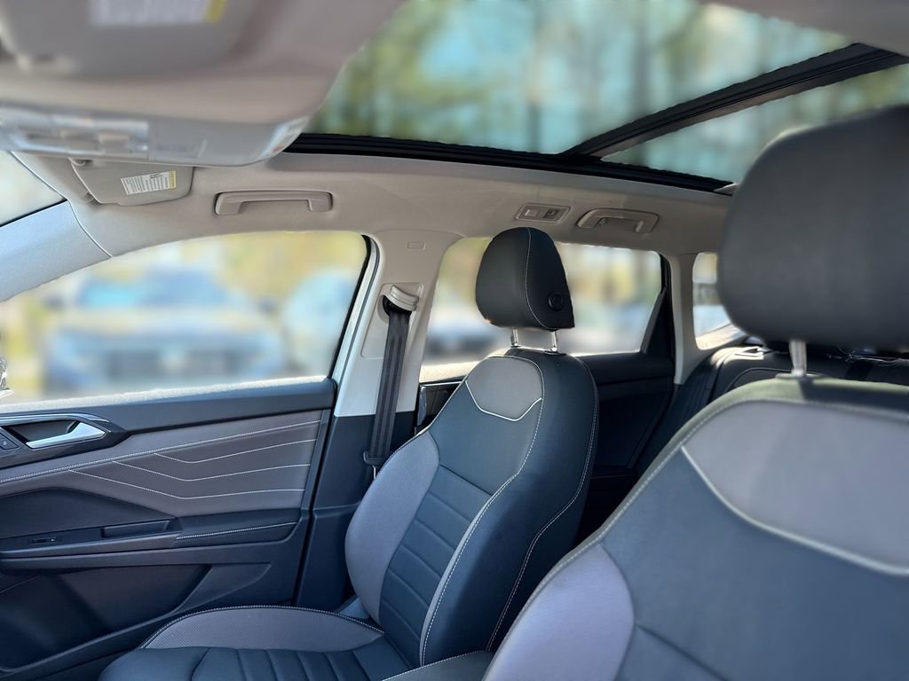 Used 2024 Volkswagen Taos SEL image 8