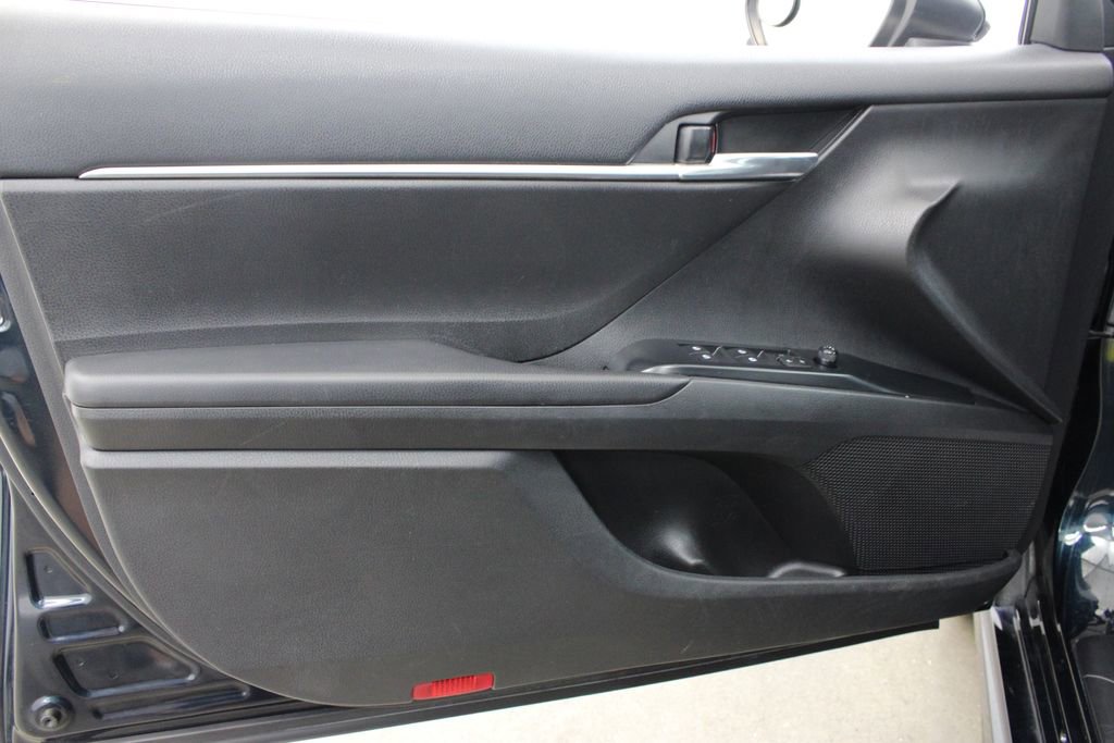 Used 2020 Toyota Camry SE FWD image 15