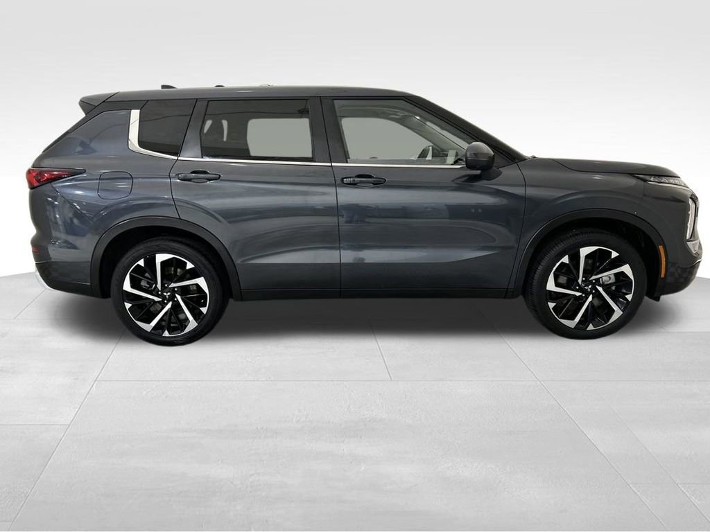 Used 2024 Mitsubishi Outlander SE image 6
