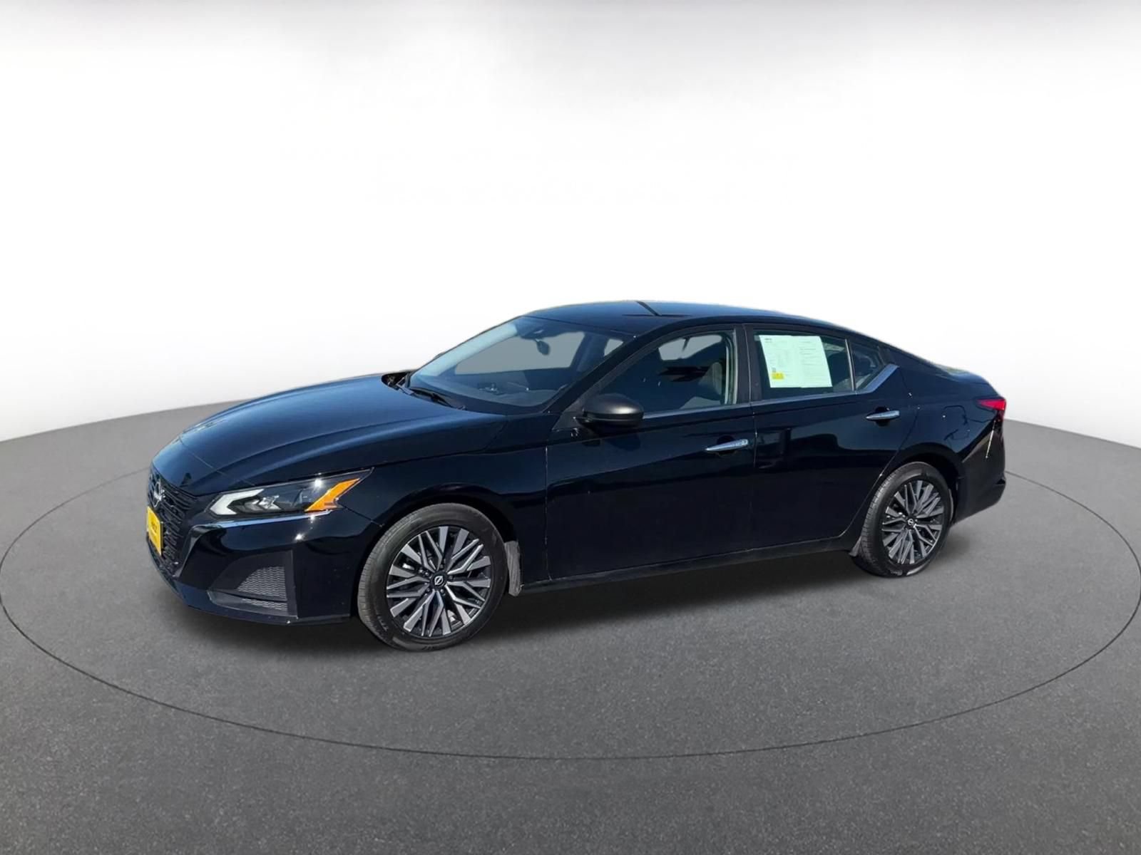 Used 2025 Nissan Altima 2.5 SV FWD image 7