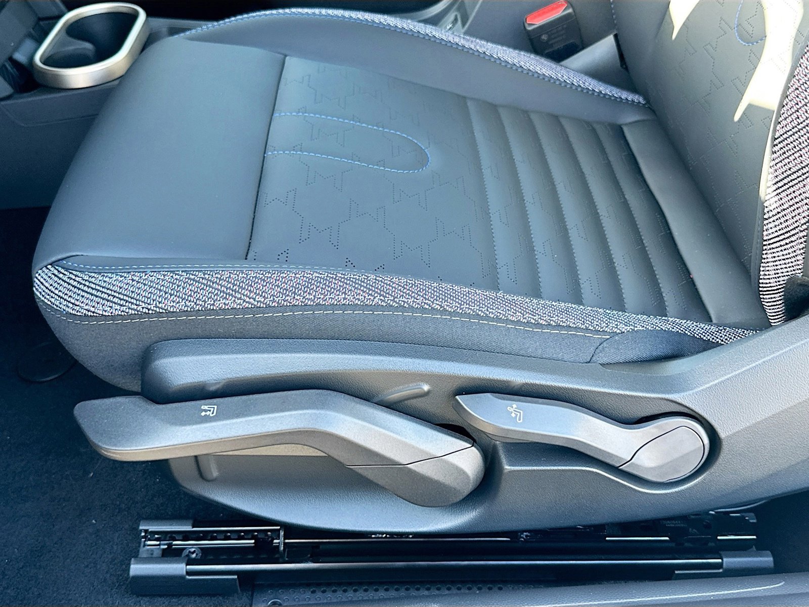 New 2025 MINI Cooper 2-Door Hardtop image 19