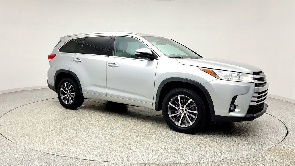 Used 2018 Toyota Highlander XLE FWD image 3