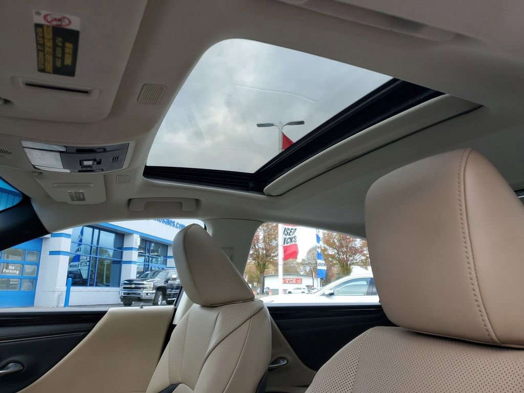 Used 2021 Lexus ES 250 w/ Premium Package image 6