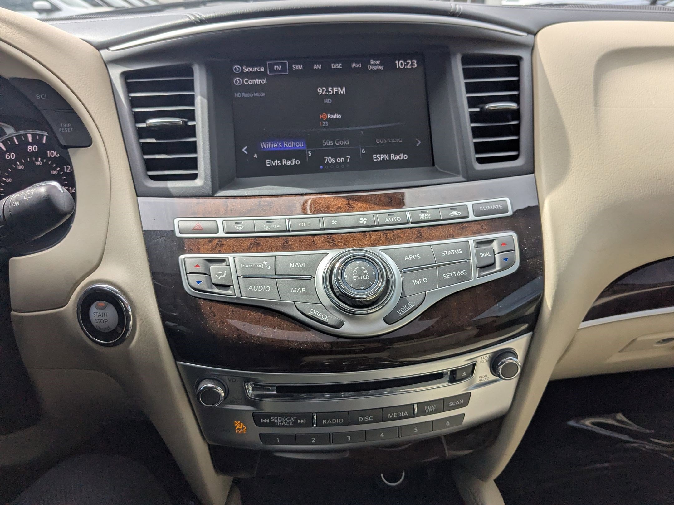 Used 2017 INFINITI QX60 Luxe w/ Deluxe Technology Package image 28