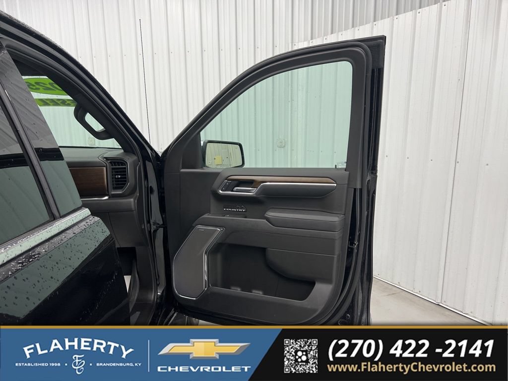 Used 2025 Chevrolet Silverado 1500 High Country AWD/4WD image 14