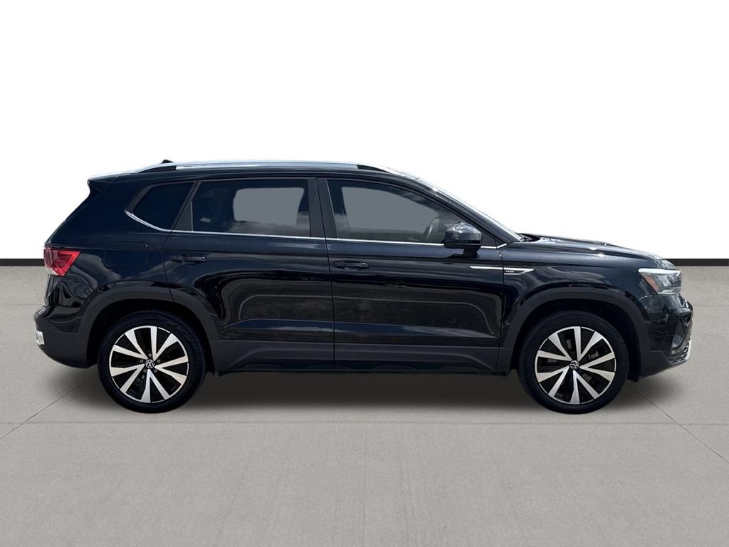 Used 2023 Volkswagen Taos SE FWD image 4