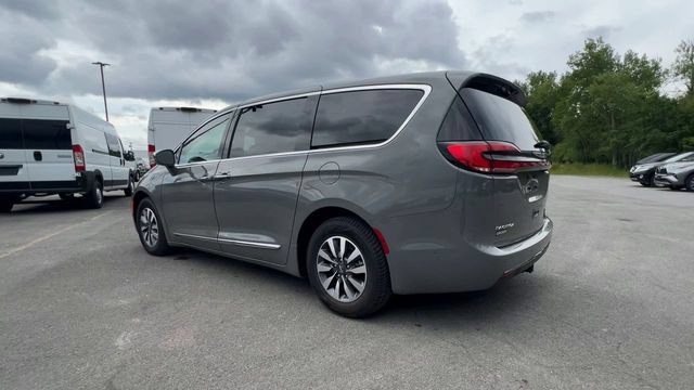 Used 2022 Chrysler Pacifica Limited FWD image 6