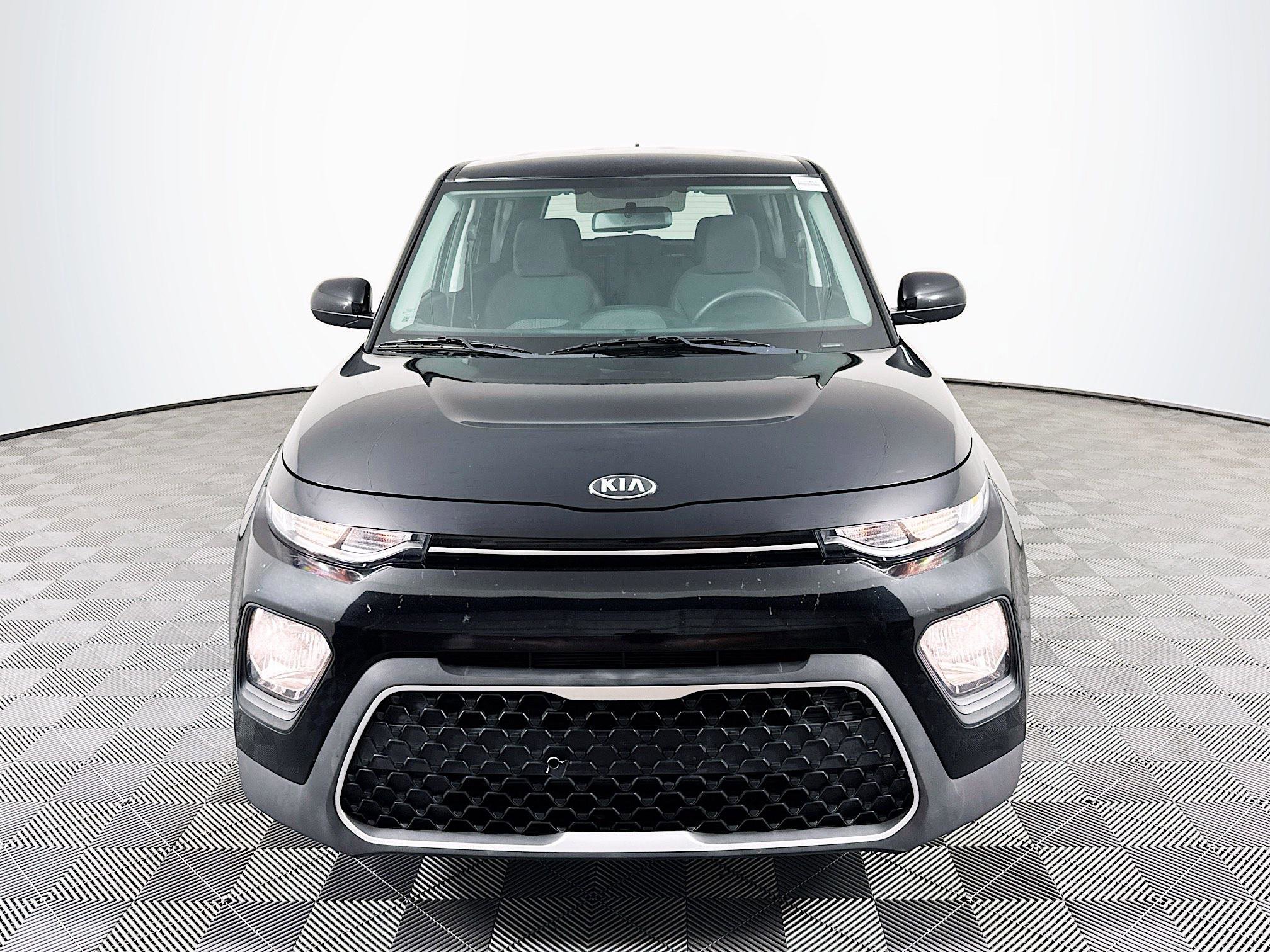 Used 2020 Kia Soul LX image 2