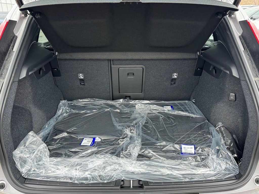 New 2026 Volvo XC40 B5 Plus w/ Protection Package Premier AWD/4WD image 5