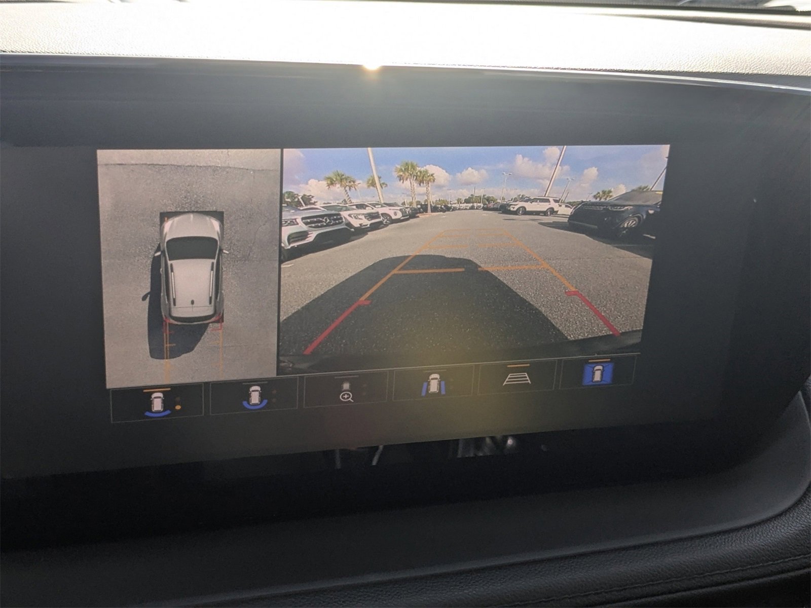 Used 2025 Buick Encore GX Avenir w/ Avenir Technology Package image 23