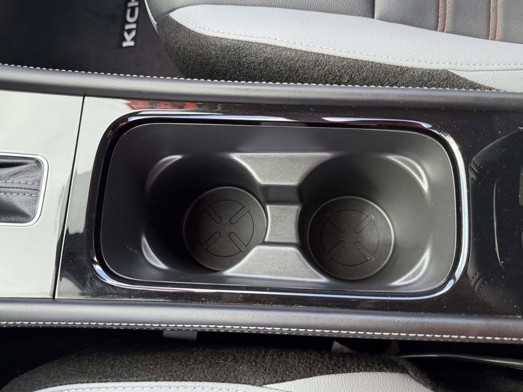 Used 2023 Nissan Kicks SR w/ SR Premium Package FWD image 38