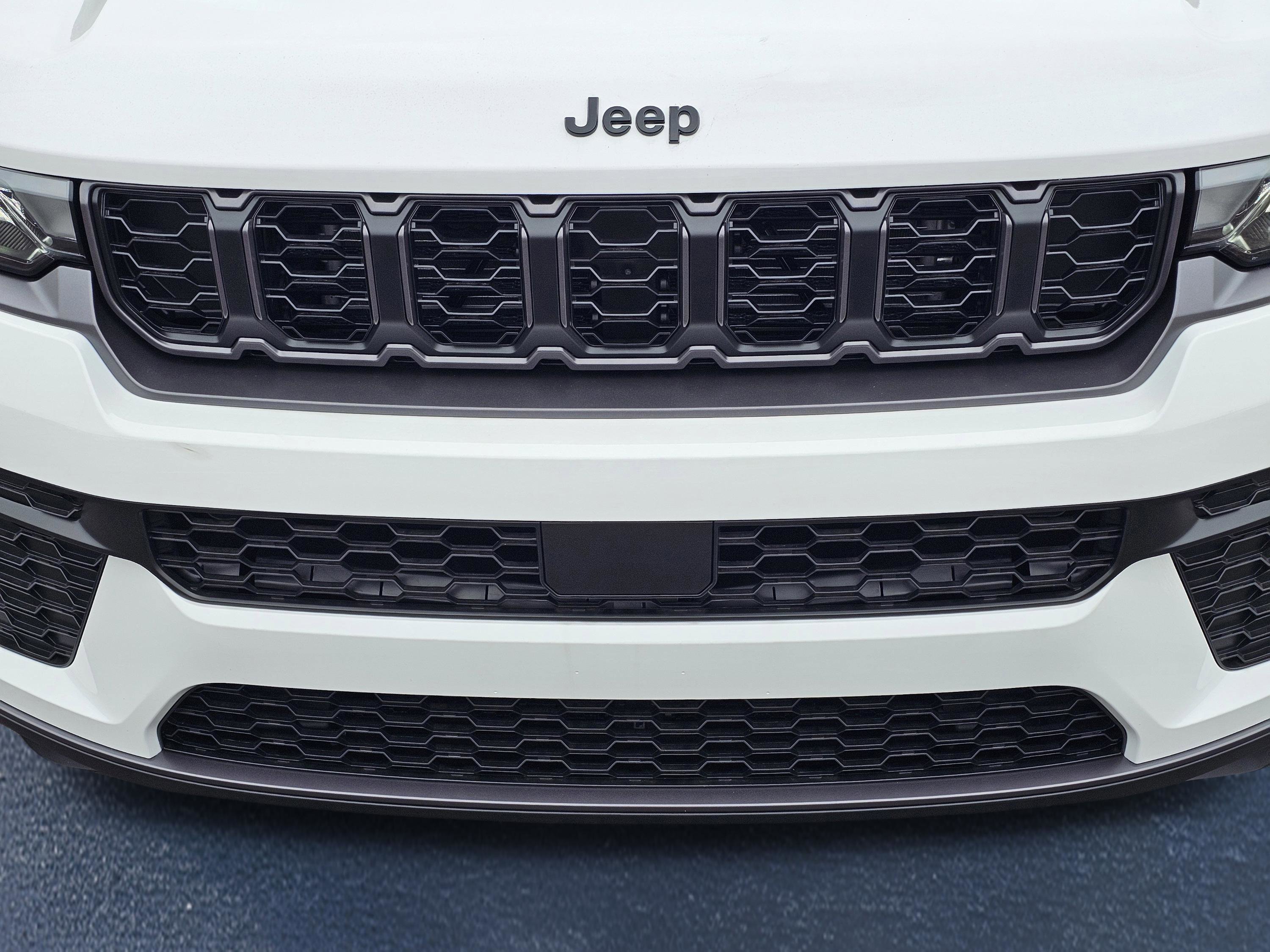 New 2026 Jeep Grand Cherokee Altitude RWD image 3