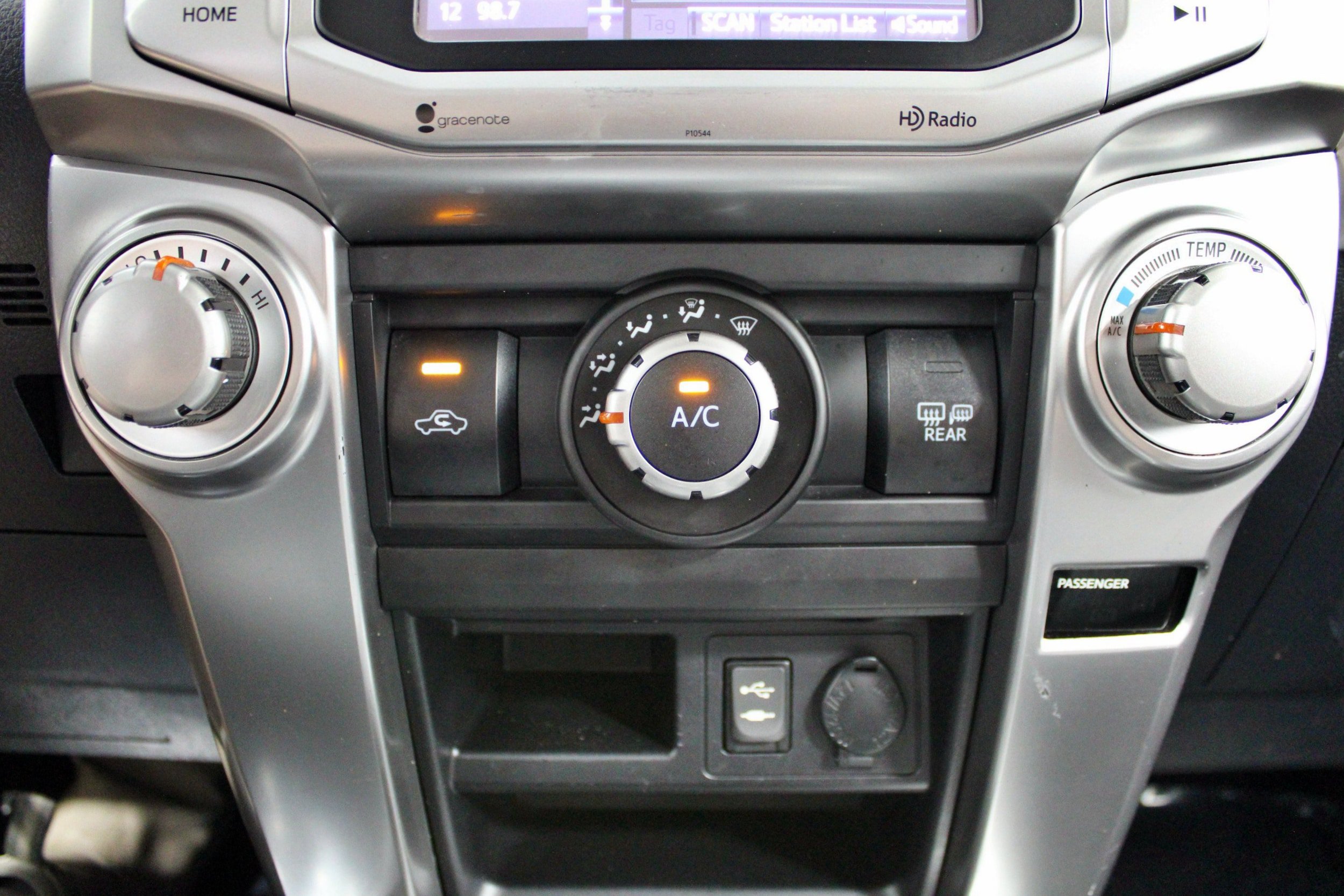 Used 2015 Toyota 4Runner SR5 AWD/4WD image 15