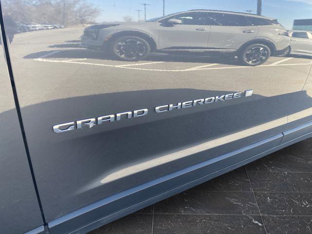 Used 2022 Jeep Grand Cherokee L Limited AWD/4WD image 47
