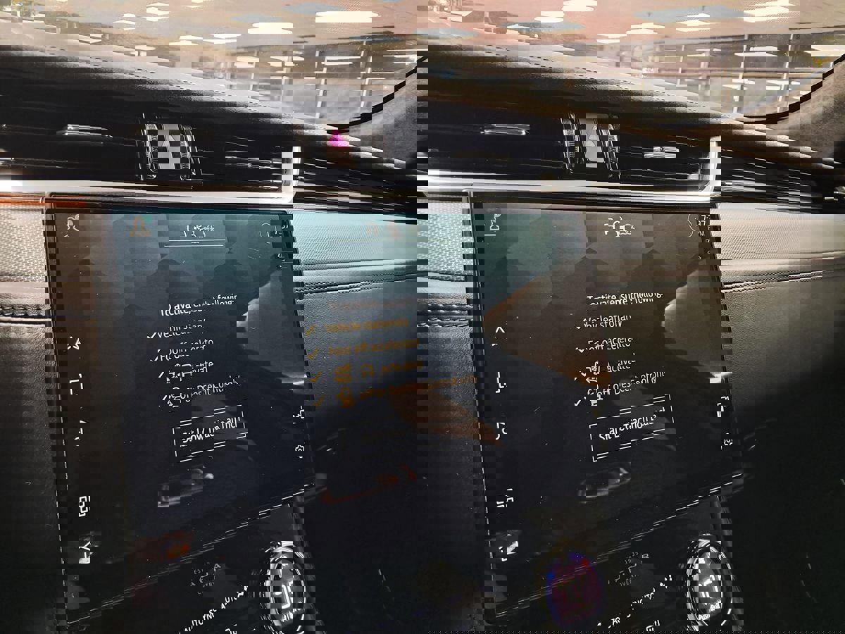 Used 2021 Jaguar F-PACE SVR image 34