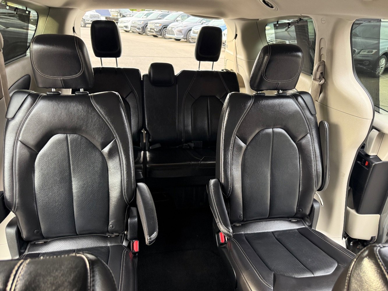 Used 2022 Chrysler Pacifica Touring-L image 30