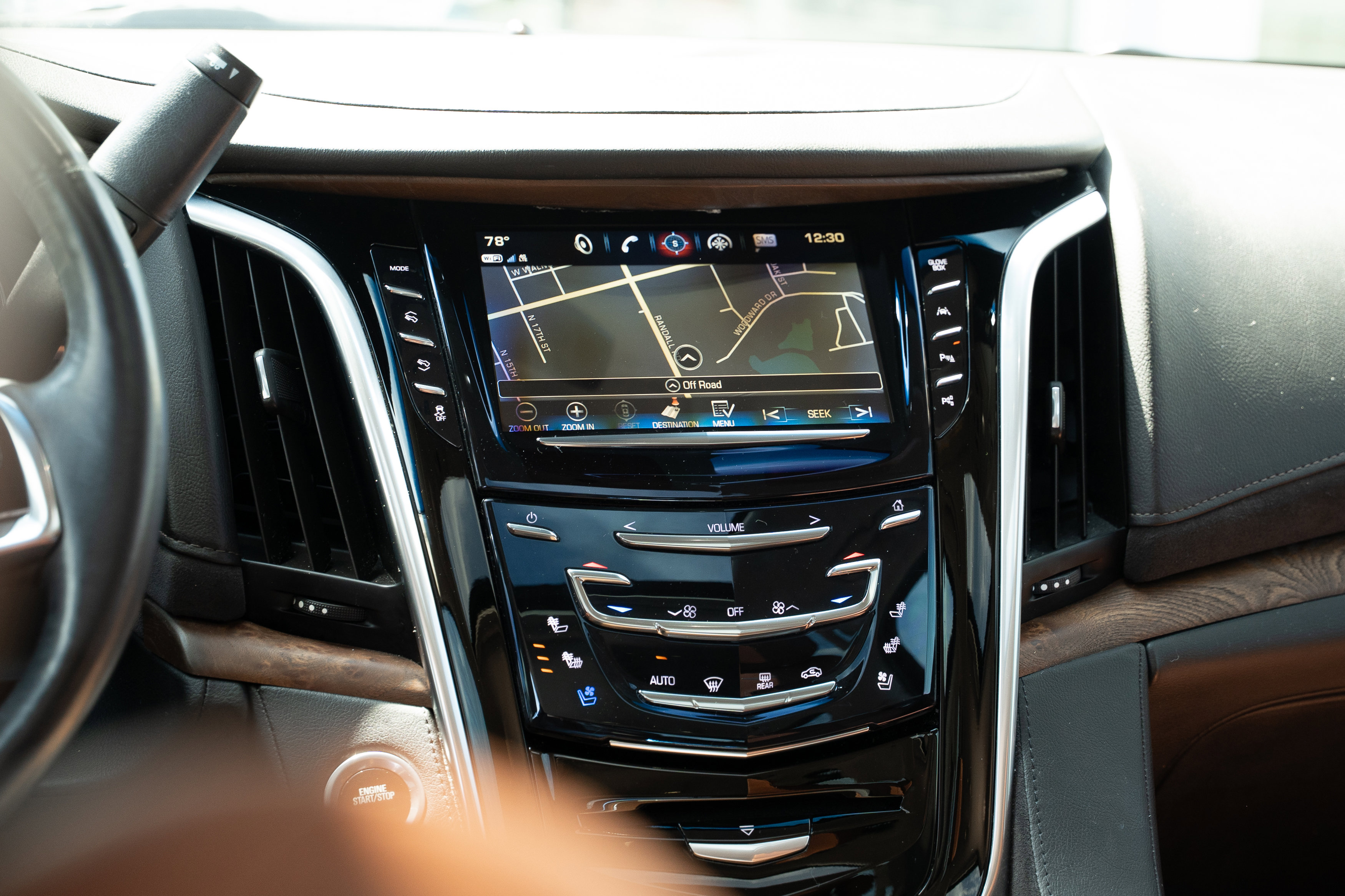 Used 2020 Cadillac Escalade Luxury AWD/4WD image 13