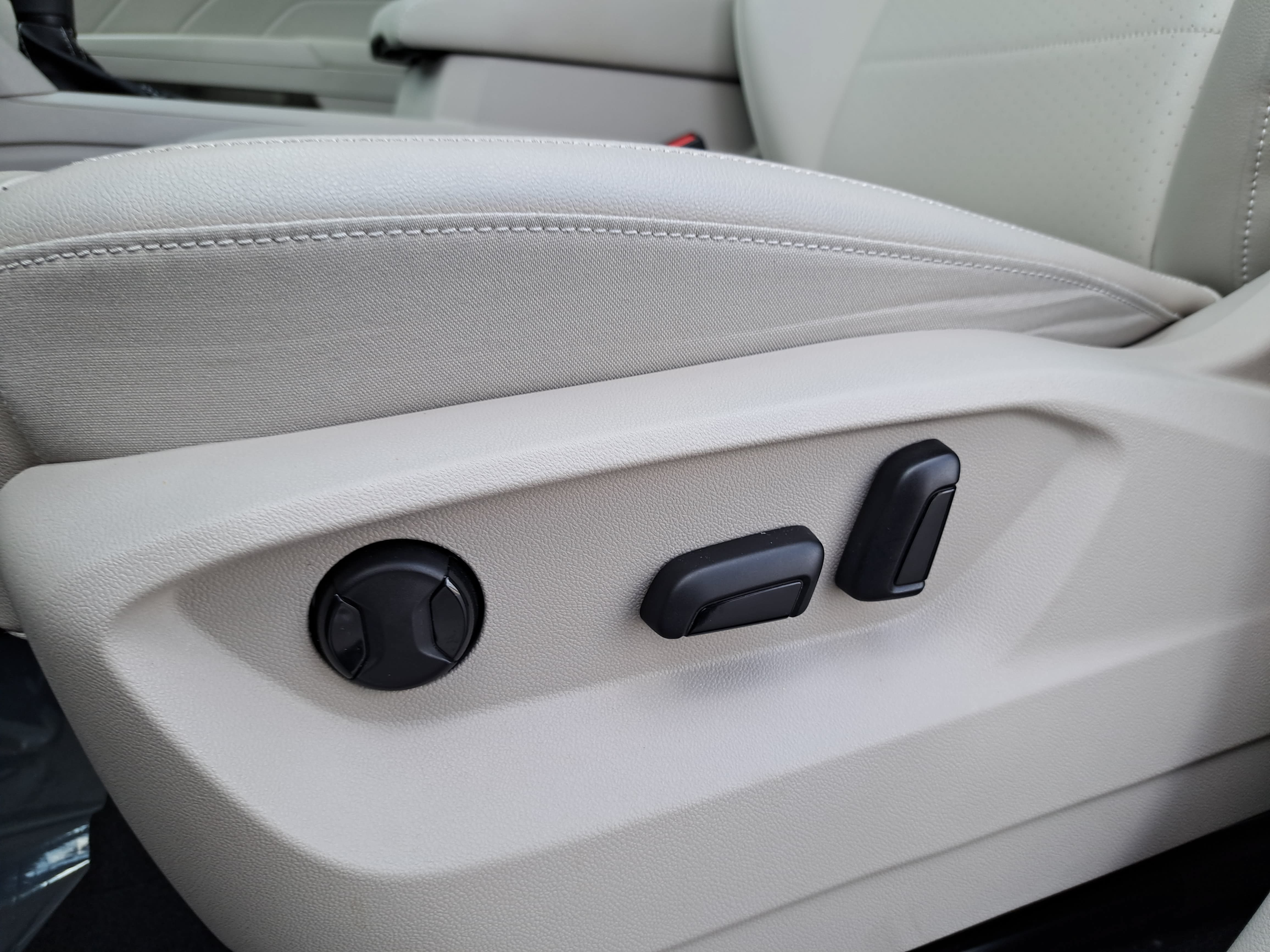 Used 2023 Volkswagen Atlas SE w/ Panoramic Sunroof Package FWD image 28