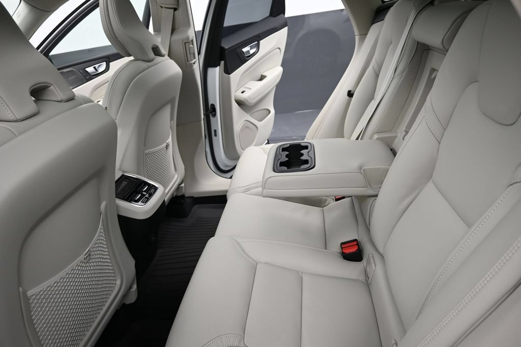 New 2026 Volvo XC60 B5 Ultra w/ Climate Package AWD/4WD image 14