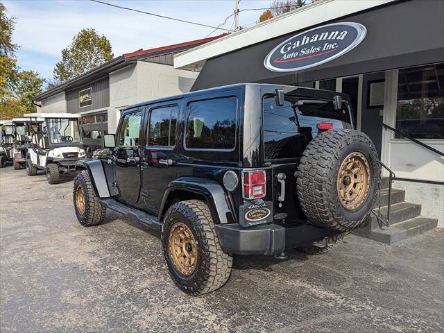 Used 2017 Jeep Wrangler Unlimited Sahara AWD/4WD image 3