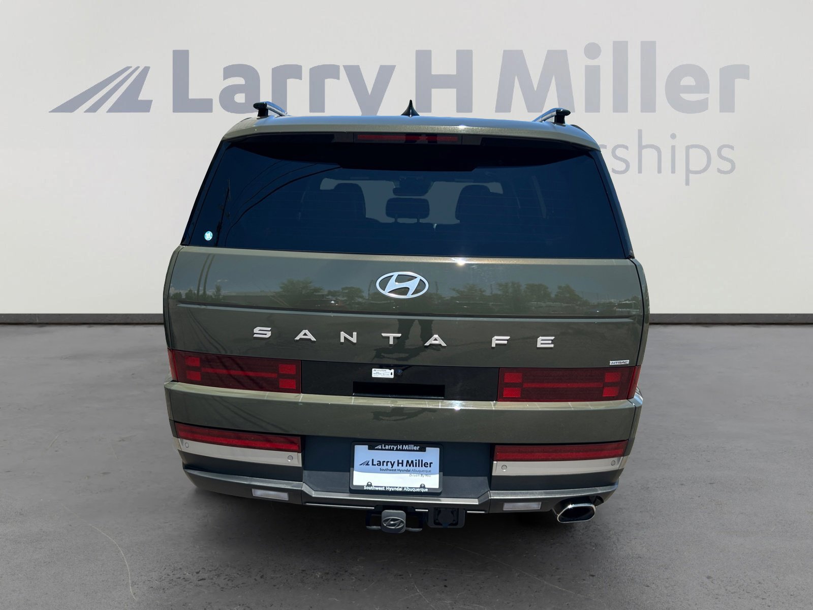 Used 2025 Hyundai Santa Fe Limited AWD/4WD image 5