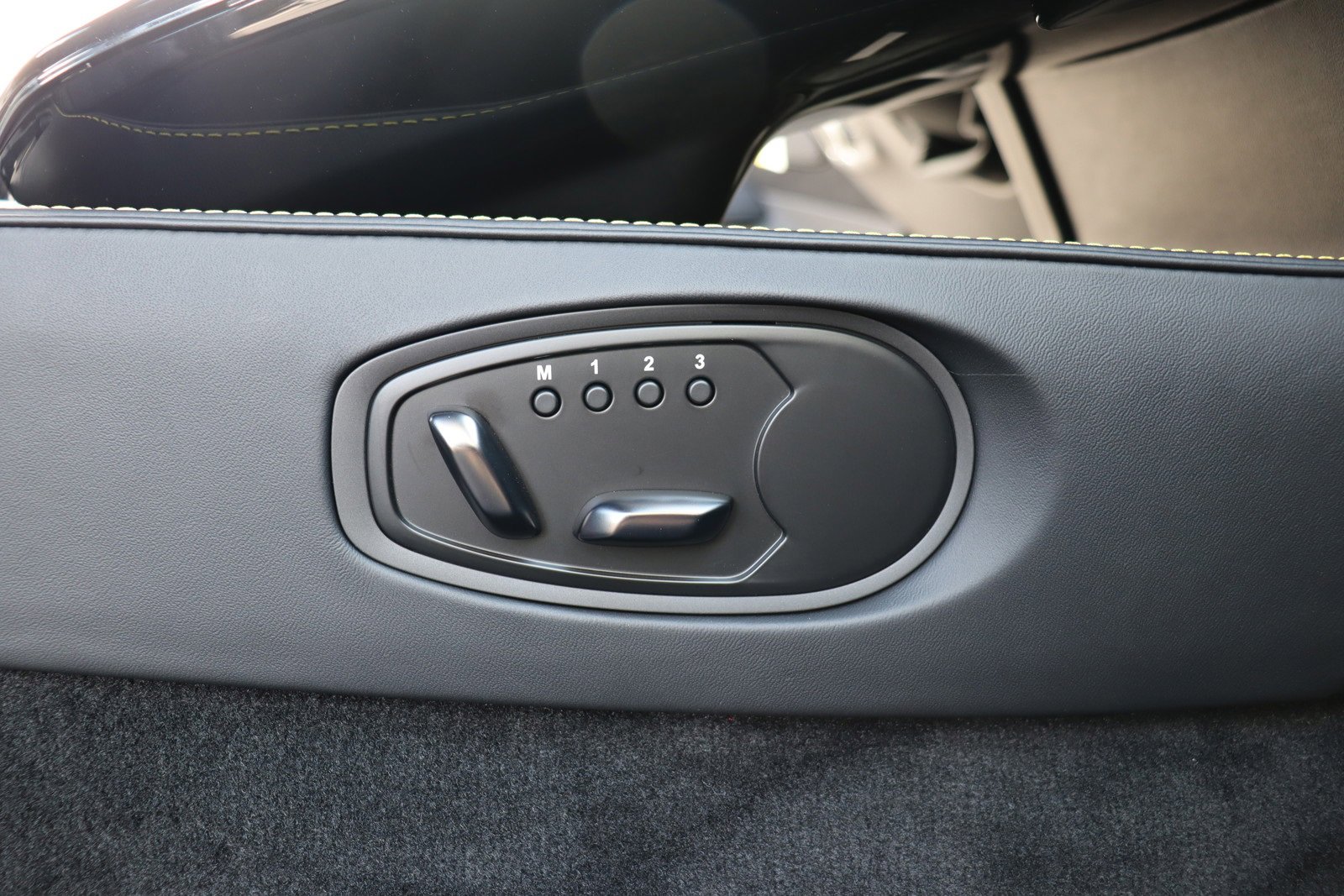New 2025 Aston Martin V8 Vantage Coupe image 22