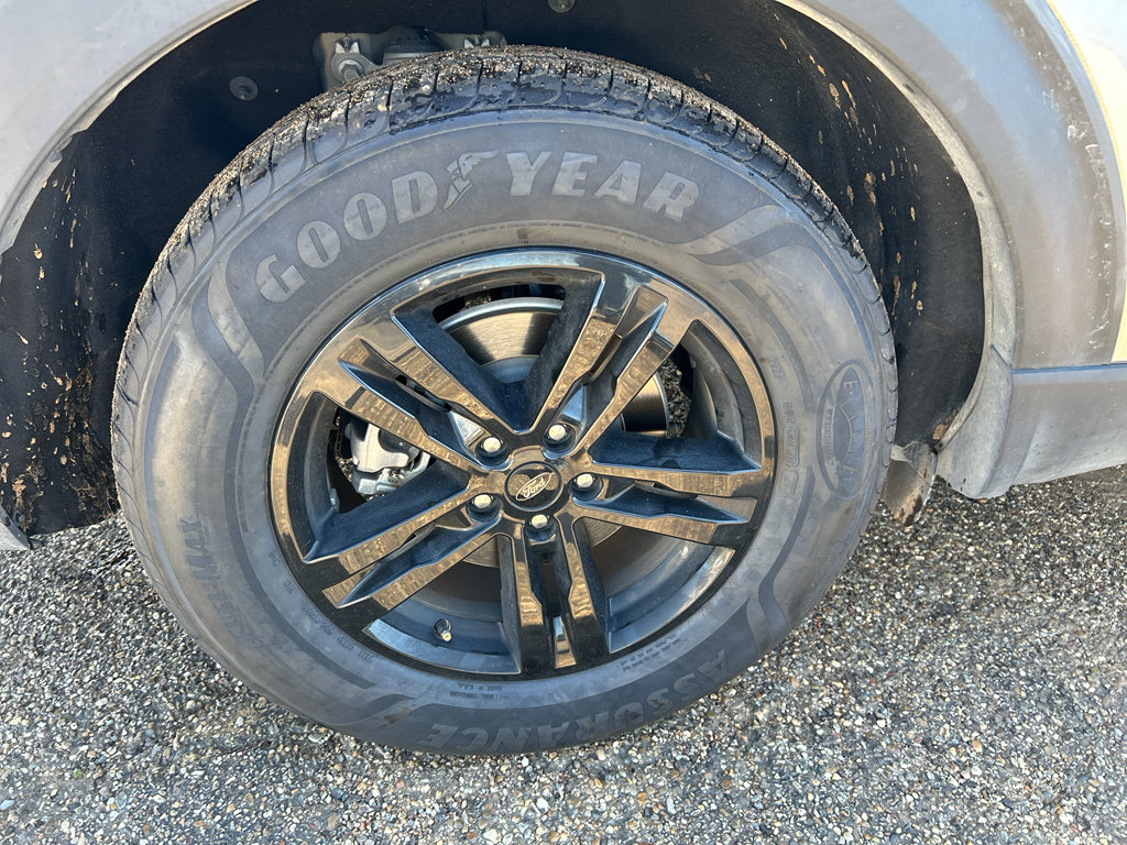 Used 2022 Ford Explorer XLT image 8