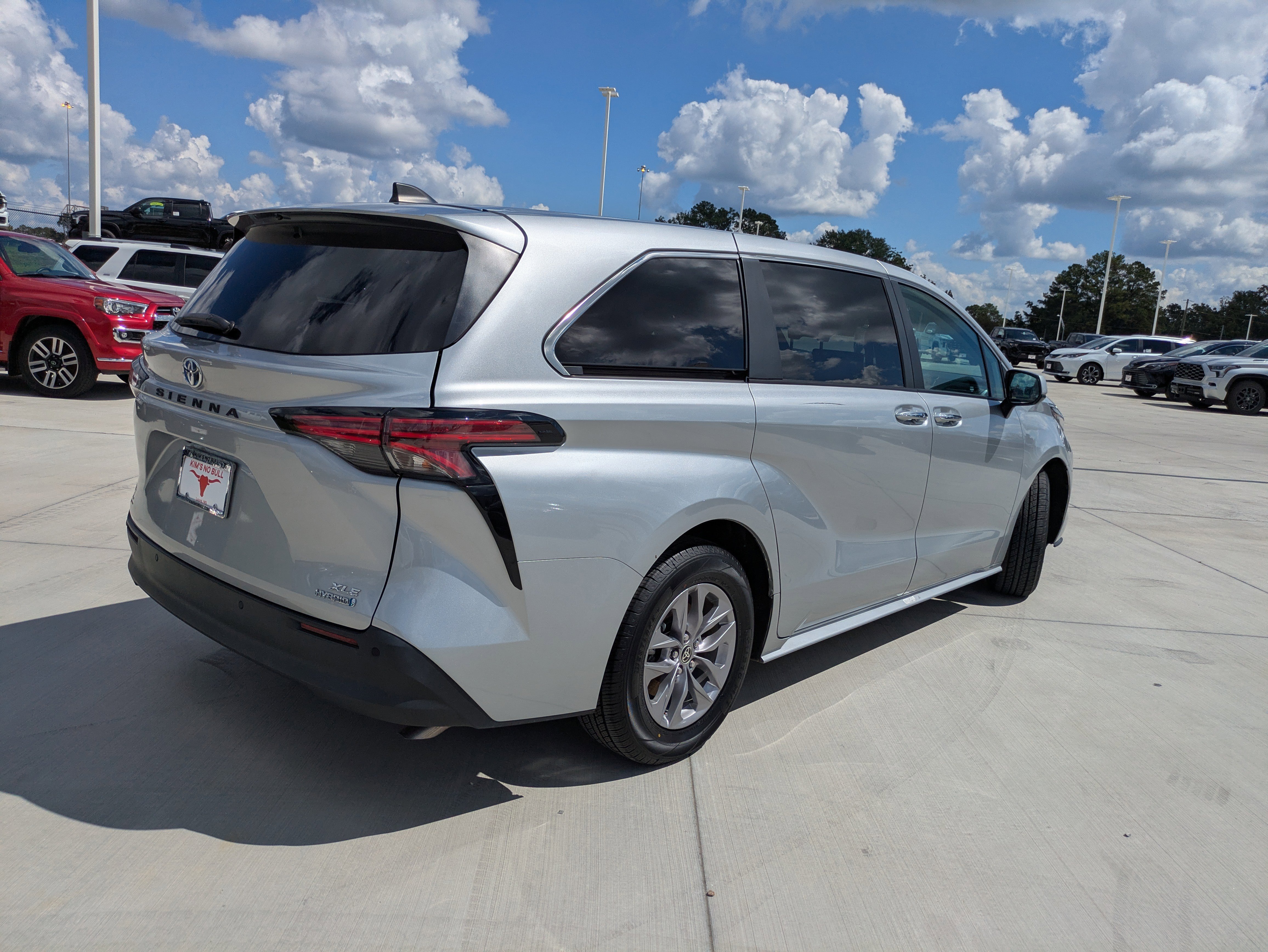 Certified 2022 Toyota Sienna XLE image 7
