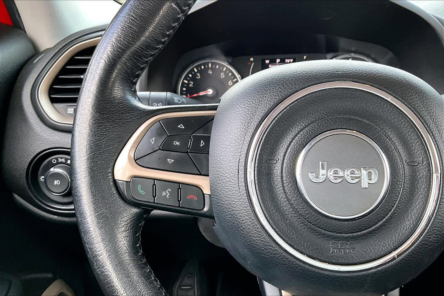 Used 2016 Jeep Renegade Latitude AWD/4WD image 24
