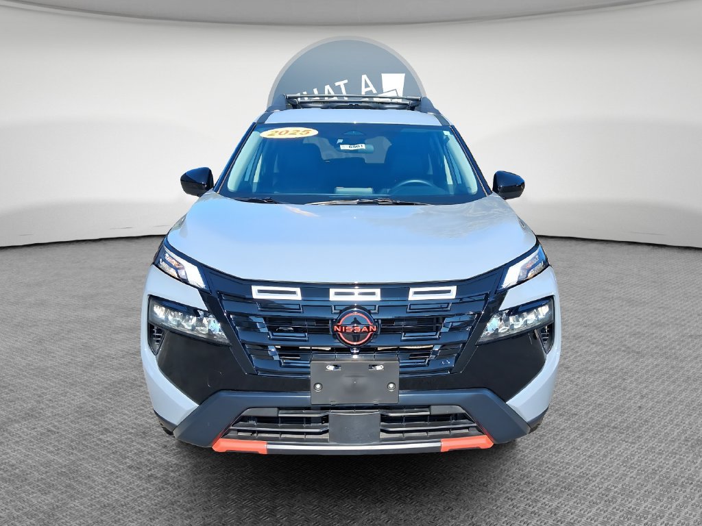 Used 2025 Nissan Rogue SV AWD/4WD image 9