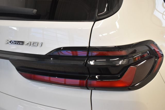 Used 2024 BMW X7 xDrive40i w/ M Sport Package AWD/4WD image 12