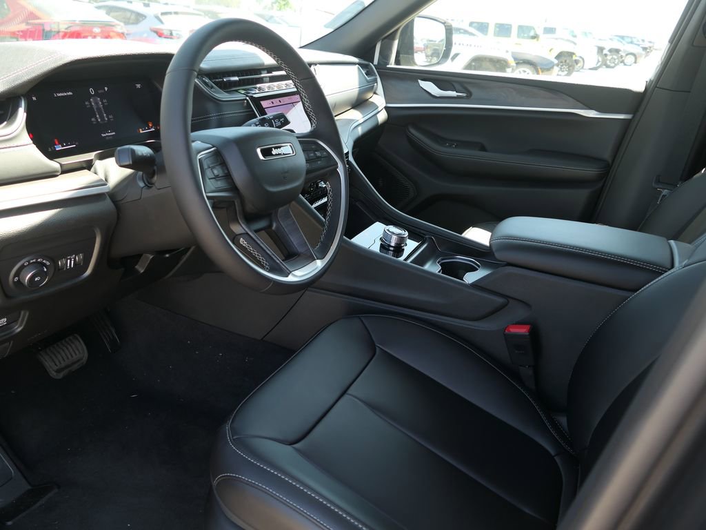 New 2025 Jeep Grand Cherokee Limited w/ Black Appearance Package image 8